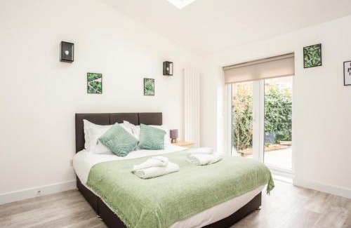 Windsor House | Outstanding 6 Sleeper - Great Location - Legoland