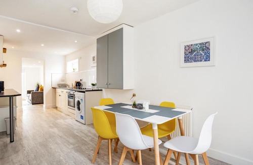 Windsor House | Outstanding 6 Sleeper - Great Location - Legoland