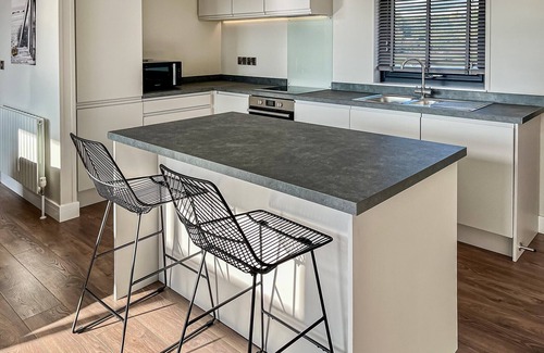 Coleford Cabin | Outstanding bespoke spacious lodge, brand new in 2023, offering 1200 square foot internal space perf