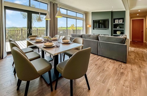 Coleford Cabin | Outstanding bespoke spacious lodge, brand new in 2023, offering 1200 square foot internal space perf