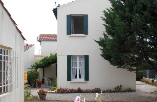 Fouras House | Outstanding genuine old "Fourasine" house, 50m from beach, beautiful sea view