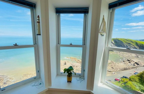 Hele Apartment | Outstanding Idyllic Ilfacombe seaside 2-bedroom apartment with sea views