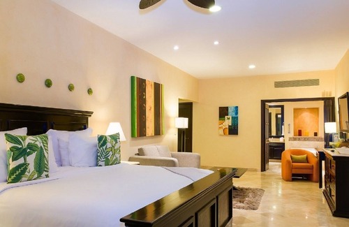 Romantic Zone Resort | Outstanding OCEAN FRONT Corner Deluxe Studio with whirlpool for NEW YEARS EVE