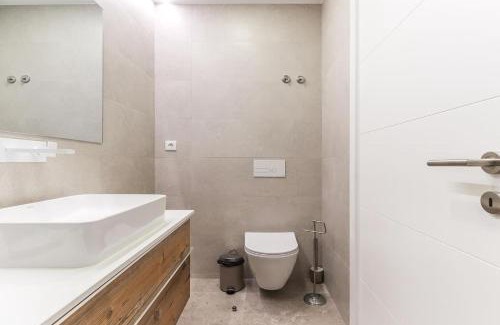 Santos Apartment | Outstanding Santos Spacious 2 Bedroom Apt w AC