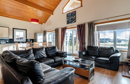 Hornsea Ski Chalet | Outstanding, spacious and contemporary two storey lodge.