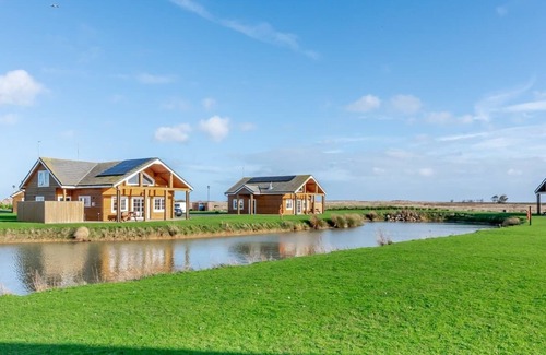 Hornsea Ski Chalet | Outstanding, spacious and contemporary two storey lodge.