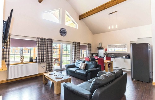 Hornsea Ski Chalet | Outstanding, spacious and contemporary two storey lodge.