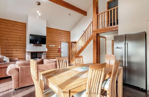 Hornsea Ski Chalet | Outstanding, spacious and contemporary two storey lodge.