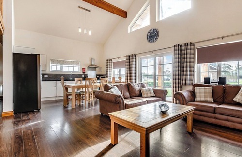 Hornsea Ski Chalet | Outstanding, spacious and contemporary two storey lodge.