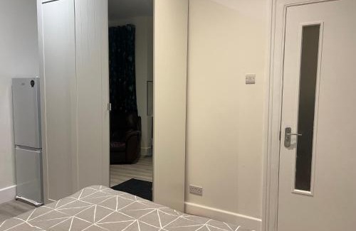 West Ealing Apartment | Outstanding Studio Flat in West Ealing
