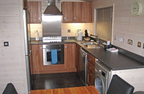 Tadcaster Cabin | Outstanding, stylish lodge with one master double with ensuite shower and one twin.