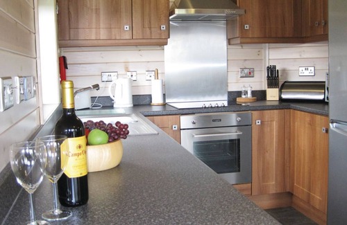 Tadcaster Cabin | Outstanding, stylish lodge with one master double with ensuite shower and two twin.