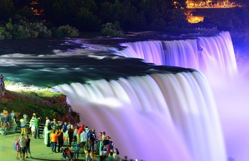 Niagara Falls Cottage | Over a century built cottage walking distance to Niagara Falls attractions