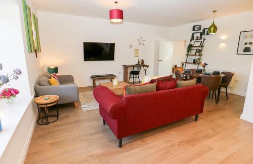 Haworth Apartment | Over The Arch