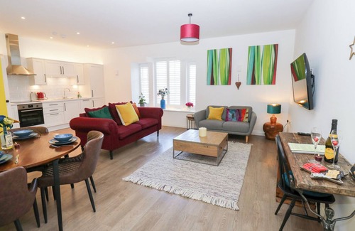 Haworth Cottage | Over The Arch