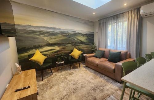 Paarl Apartment | Overflowing Life - Accommodation near Paarl Gim