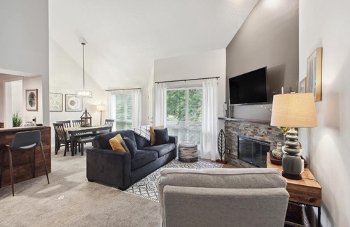 Overland Park Apartment | Overland Park Condo, Close to Lakes and Parks!
