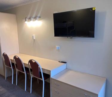 Gunnedah Hotel | OVERLANDER MOTOR LODGE