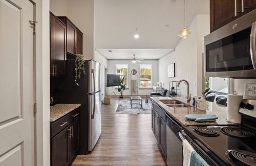 Farragut Apartment | Overlook 4302 I Stunning 2Bd/2Bth Apt I Pool