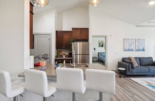 Farragut Apartment | Overlook 6303 i Modern Resort Style living