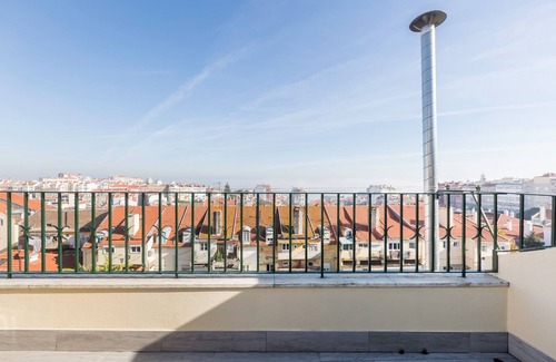 Socorro Apartment | Overlook Largo da Graça at a Comfy Flat