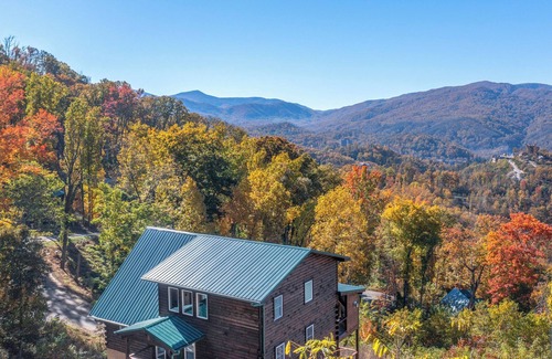 Gatlinburg Cabin | Overlooking Adventure by Jackson Mountain Rentals