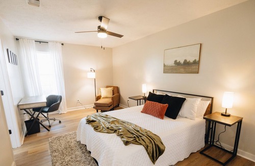 Mayhew House | Overlooking Elm Lake Golf Course, Sunset Villa