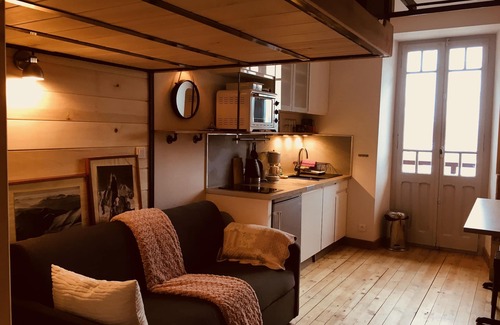 Les Tines Apartment | Overlooking Mont Blanc, 2km from Chamonix, hiking departures, ski bus shuttle