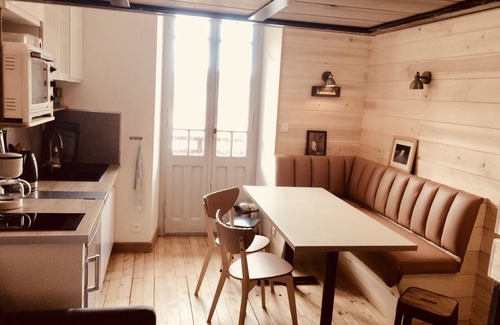 Les Tines Apartment | Overlooking Mont Blanc, 2km from Chamonix, hiking departures, ski bus shuttle