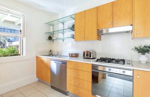 Glebe Apartment | Oversized Artdeco Apartment w 4m high ceilings