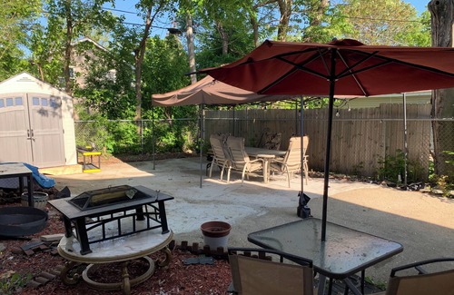 Maywood House | OVERSIZED house located 20min ORD/MDW airports, 15min D/T Chg. 1min to I-290.