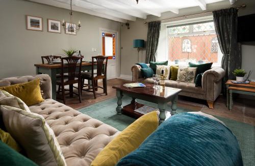 Morpeth House | Owl Cottage