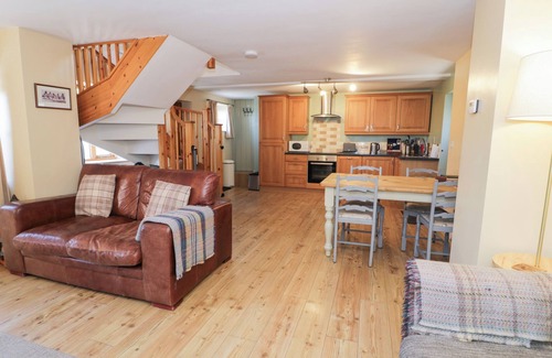Llangollen Cottage | OWL COTTAGE, pet friendly, character holiday cottage in Llangollen