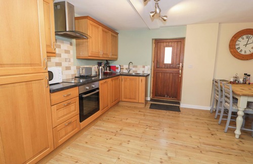 Llangollen Cottage | OWL COTTAGE, pet friendly, character holiday cottage in Llangollen