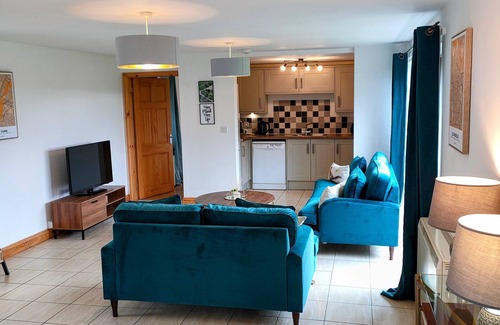 Louth Cottage | Owl Lodge, Covenham Holiday Lodges