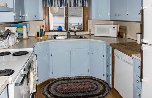 Owls Head Cottage | Owl's Head Maine Beachfront Cottage with wonderful sand beach & stunning views