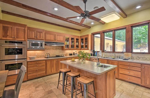 Clarkesville Villa | 'Owls Nest' Estate Top Floor w/Shared Pool!