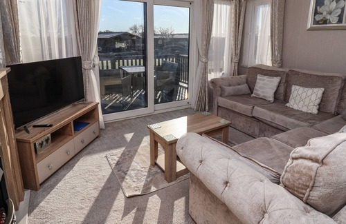 Newton on Derwent Cottage | OWL’S NEST, pet friendly, with hot tub in Wilberfoss