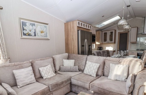 Newton on Derwent Cottage | OWL’S NEST, pet friendly, with hot tub in Wilberfoss