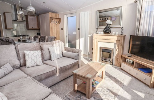 Newton on Derwent Cottage | OWL’S NEST, pet friendly, with hot tub in Wilberfoss