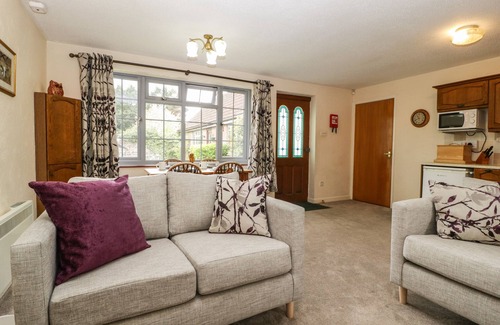 Lympsham Cottage | OWLS RETREAT, pet friendly, character holiday cottage in Brean