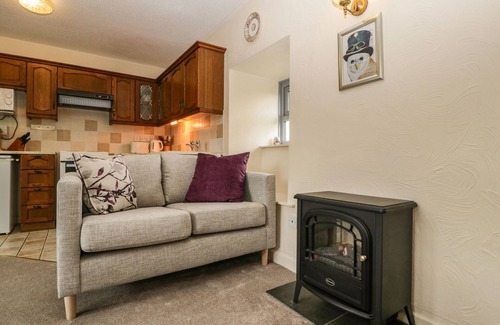 Lympsham Cottage | OWLS RETREAT, pet friendly, character holiday cottage in Brean