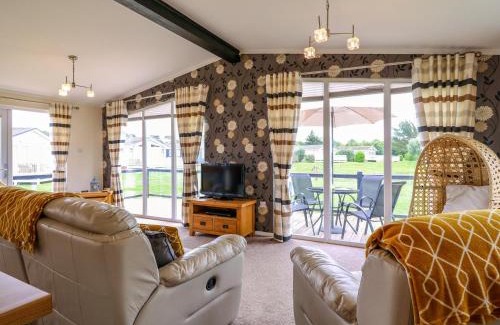 Leiston House | Owls Retreat, Lodge 11