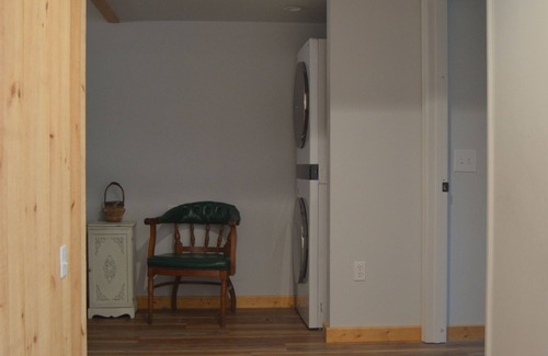 Weaverville Cabin | Ox Glen Coach House, Creekside