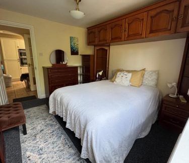 Headington Apartment | Oxford 2-Bedroom Flat 3 Beds Free Parking next to Park Ideal location
