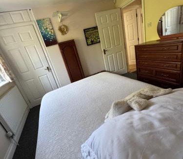Headington Apartment | Oxford 2-Bedroom Flat 3 Beds Free Parking next to Park Ideal location