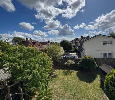 Headington Villa | Oxford Detached Spacious Villa for 8 Free Parking