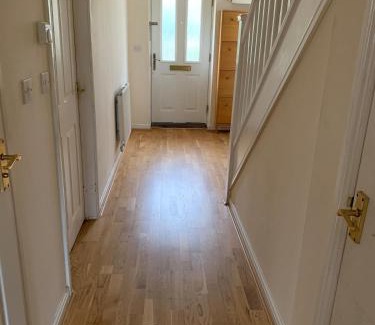 Iffley House | Oxford four-Bedrooms detached house with driveway parking