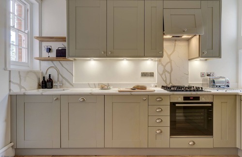 Oxford Apartment | Oxford Garden View | Oxford Holiday Let | 2 Beds & Sleeps 4