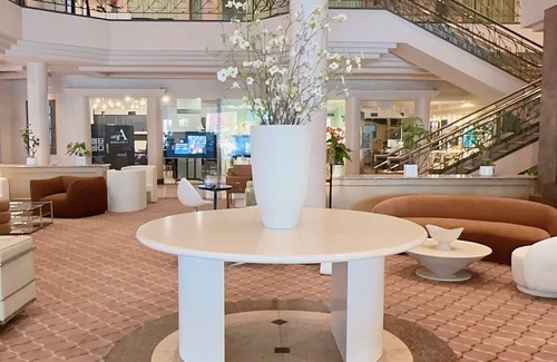 Wilshire Hotel | Oxford Palace Hotel And Galleria